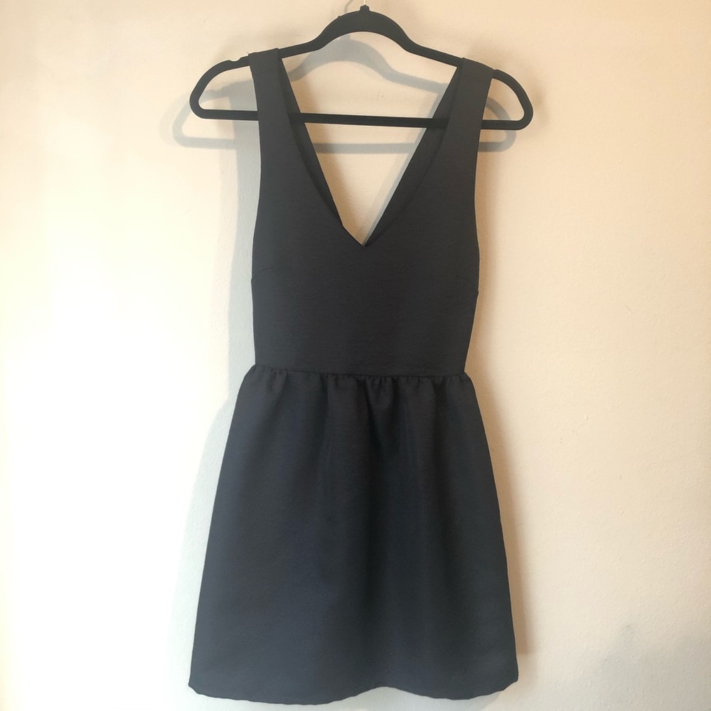 Everly black floral v neck cocktail dress size S